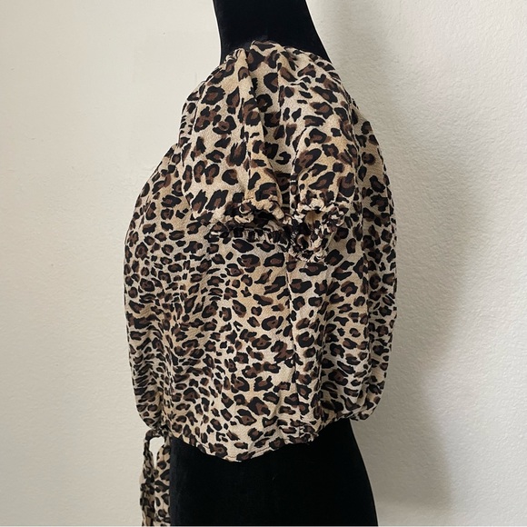 Leopard Crop Top with Puff Sleeves - Picture 3 of 5